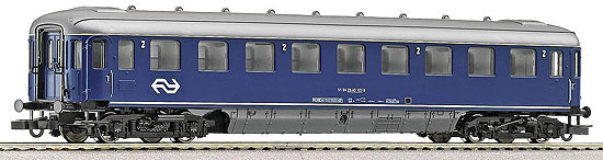 Passenger car 2nd class type D<br /><a href='images/pictures/Roco/44243.jpg' target='_blank'>Full size image</a>